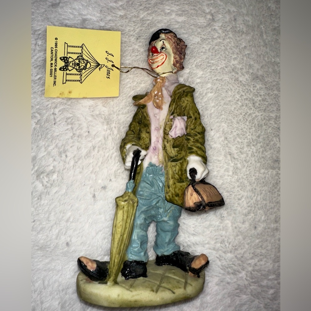 Ceramic Morelia Banker Clown Figurine Sculpture 9-1/2” Vintage‎ J.J Jones